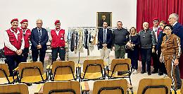 Donati indumenti per i bisognosi