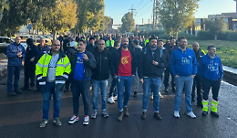 Corteo di protesta all'interno del siderurgico tarantino