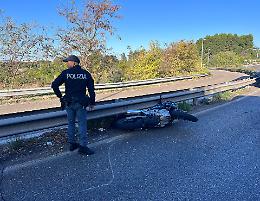 Perde il controllo della moto in curva, è in codice rosso