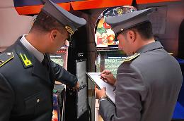 Gioco illegale, sequestrati pc e slot machine