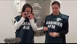 Un fiume di monete false scoperto dai carabinieri: maxi sequestro a Taranto. Foto e Video