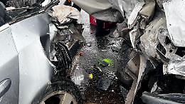 Sfiorata l'ennesima tragedia della strada, tamponamento tra furgone e auto: 5 feriti