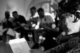 I detenuti cantano per i bambini malati 