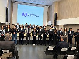 La cerimonia di consegna delle medaglie d'oro ai medici tarantini che esercitano da 50 anni. I nomi
