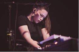 Daniela Pes live sul palco del Mercato Nuovo