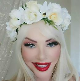 Cicciolina canta al Demodè Club