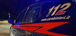 Trovato il cadavere di un uomo, solo l'autopsia potrà chiarire il giallo