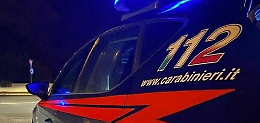 Massacrato con decine di coltellate, ferito anche l'assassino