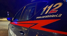 Sequestrato, picchiato e rapinato per un debito di 100 euro: caccia a quattro aggressori