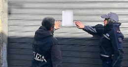 Autofficina del tutto abusiva, scattano i sigilli