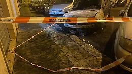 Rogo nella notte, distrutta un'auto parcheggiata in via Nettuno