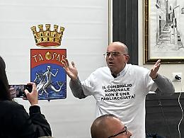 Luigi Abbate non firma e salva Melucci