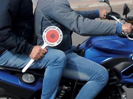 Nascondeva cocaina nelle tasche: arrestato