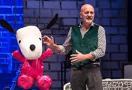 Claudio Bisio sul palco del Teatro Fusco
