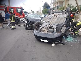 Rocambolesco incidente, in due trasportati in ospedale in codice rosso