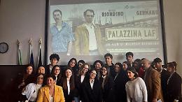 L'abbraccio del liceo Aristosseno a Michele Riondino