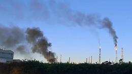 Fumo nero dalla Raffineria Eni di Taranto, una operazione programmata