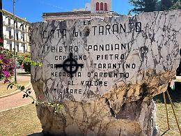 Sfregiato il monumento al partigiano Pandiani