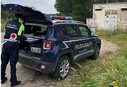 A spasso in senso vietato a bordo di un'auto sotto sequestro amministrativo e senza aver mai preso la patente