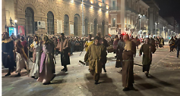 Il Corteo Storico nelle strade di Bari ha aperto la tregiorni dedicata al Santo di Myra. Le foto