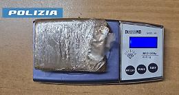 Nascondeva hashish in una lavanderia self-service