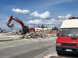 Crolla nella notte una palazzina a Torre Ovo