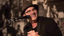 Francesco Baccini: un cantautore allo specchio
