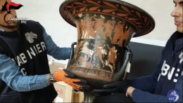 Esportazione illecita di reperti archeologici, blitz all'alba: 4 arresti