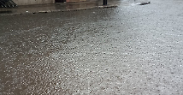 Pioggia intensa su Bari, allerta per i sottopassi