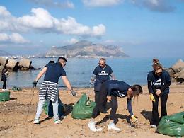 I volontari Plastic Free in azione anche nel Tarantino per un weekend dedicato all'ambiente