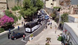G7, la passeggiata a Grottaglie. Il video