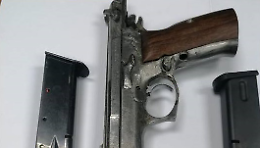 Pistola e munizioni in casa, arrestato 50enne