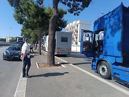 Verifiche su mezzi pesanti e micromobilità, sospese tre patenti