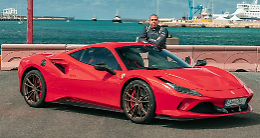 Con una Ferrari, a bordo di nave Garibaldi, per tentare il record di velocità