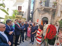 Il ricordo a Bari Vecchia dell'omicidio del piccolo Michele Fazio. Foto e video