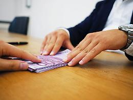 Tenta di incassare un assegno falso da 48 milioni: condannato imprenditore