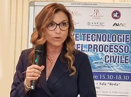"Le donne avvocato guadagnano la metà degli uomini"