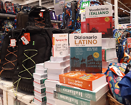 Libri scolastici sempre più cari, l’allarme dei docenti di Diritti Umani