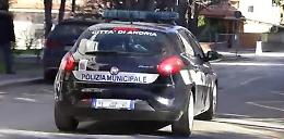 Investita una giovane madre e abbandonata sull’asfalto: individuata la pirata della strada, è recidiva