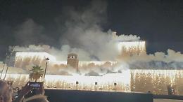 Nozze di Re Manfredi, lo spettacolo dell'incendio del Castello richiama migliaia di spettatori