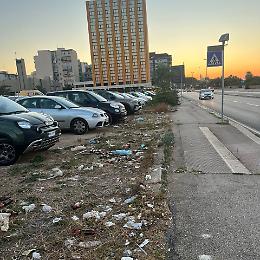 Degrado e inciviltà al parcheggio di Pane e Pomodoro: l'allarme di "Sos Città". Le foto