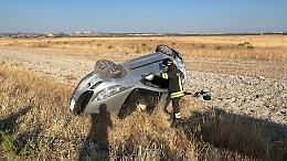 Punto da un insetto, perde il controllo dell'auto e precipita in una scarpata. Le foto