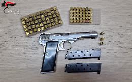 Turista con la pistola, scatta l'arresto 