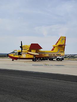 Fiamme nell’agro di Mottola, canadair in azione su Contrada Petrucci