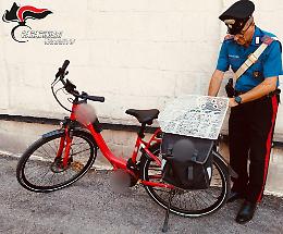Droga nella e-bike, arrestato 