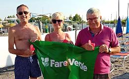 No all'abbandono in spiaggia dei mozziconi di sigaretta. Arrivano i posaceneri portatili