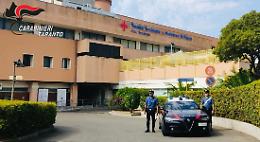 Parcheggiatore abusivo minaccia medico: arrestato 