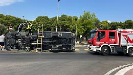 Camion si ribalta, paura a Cimino