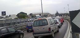 Incidente alle "curve di Palese", lunghe code e rallentamenti
