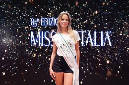 Una Barese con la fascia di Miss Miluna Italia